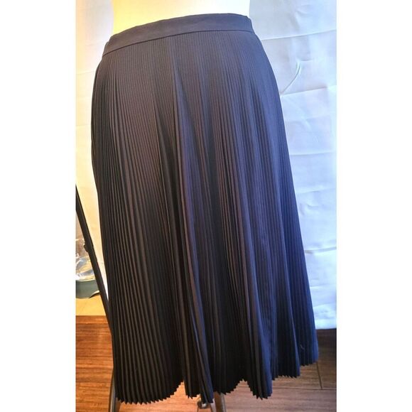 New With Tags J. Crew Navy Pleated Skirt $118 Sz 4 - Picture 3 of 3